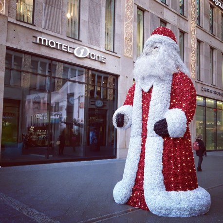 בובת סנטה קלאוס בכריסמס. ברלין