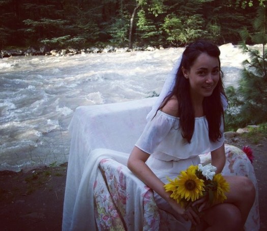 על רקע נהר הפארווטי, קאסול