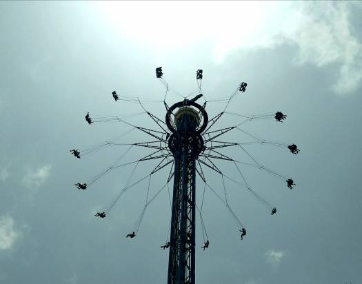 נדנדה מעופפת. לונה פארק תל אביב 