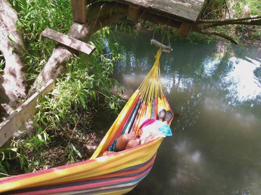 ילדים על ערסל. עין אביאל