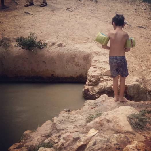 בריכת עין עוזי, שביל המעיינות