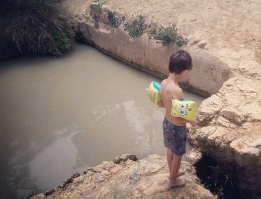 בריכת עין עוזי, שביל המעיינות