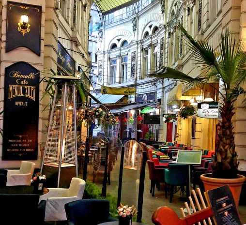 רחוב בעיר העתיקה.jpg