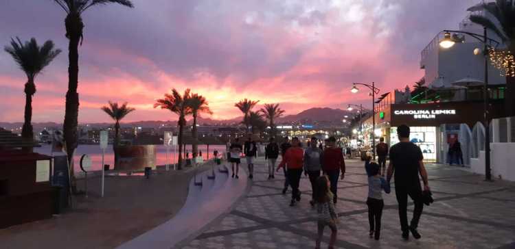 שקיעה בטיילת של אילת